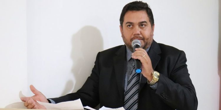 Prefeito interino, Carlos Manga Rosa garante pagamentos dos fornecedores da Prefeitura de Conde