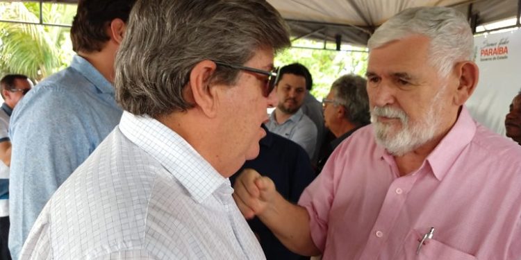 PERGUNTAR NÃO OFENDE: Luiz Couto irá entregar o cargo no Governo da Paraíba caso PT decida abandonar base de apoio a João?